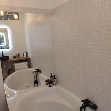 Apartment Spacious Between The Center And The Sea. Riga